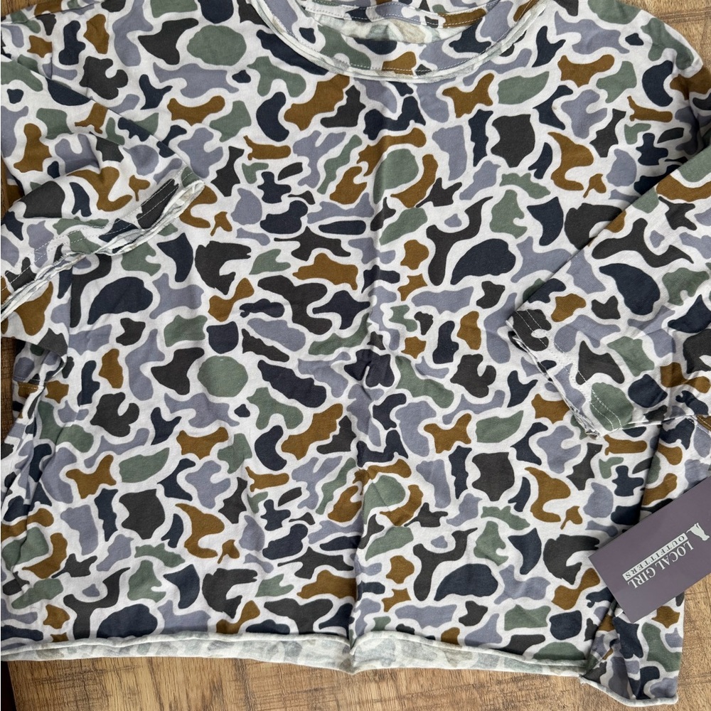 BNWT LOCAL girl Women's Cropped Camo Long Sleeve Top - Multi Green size small